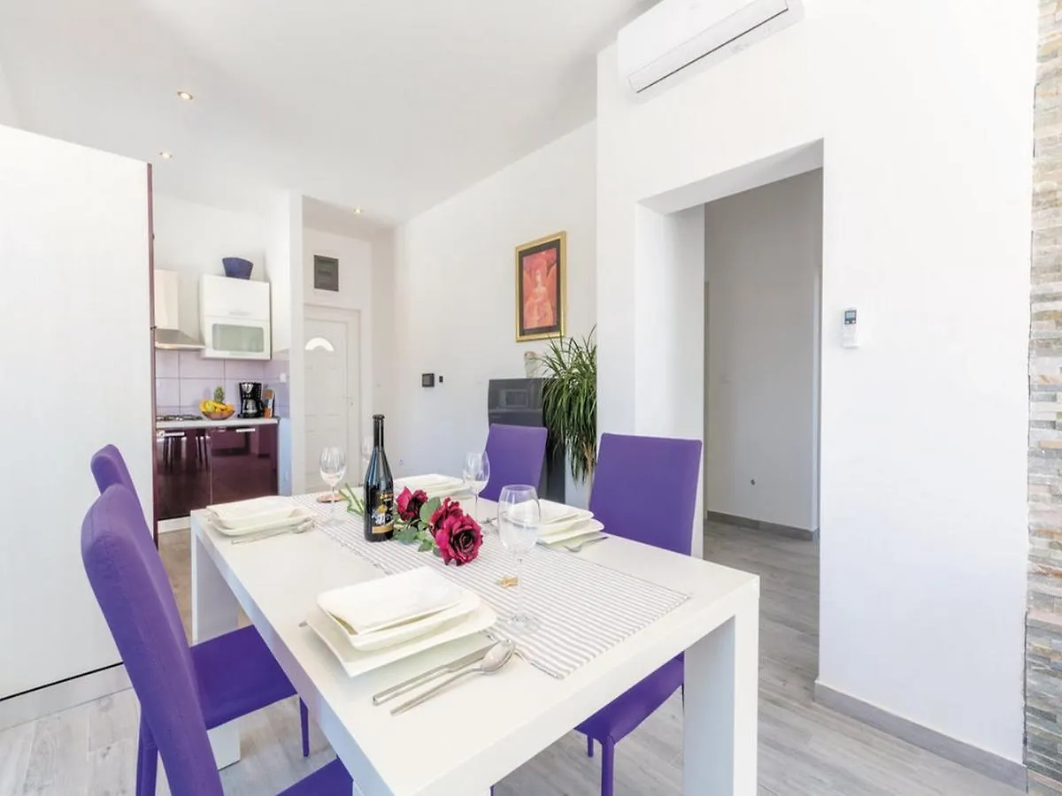 Holiday Home Blue Dreams Okrug Gornji Apartment
