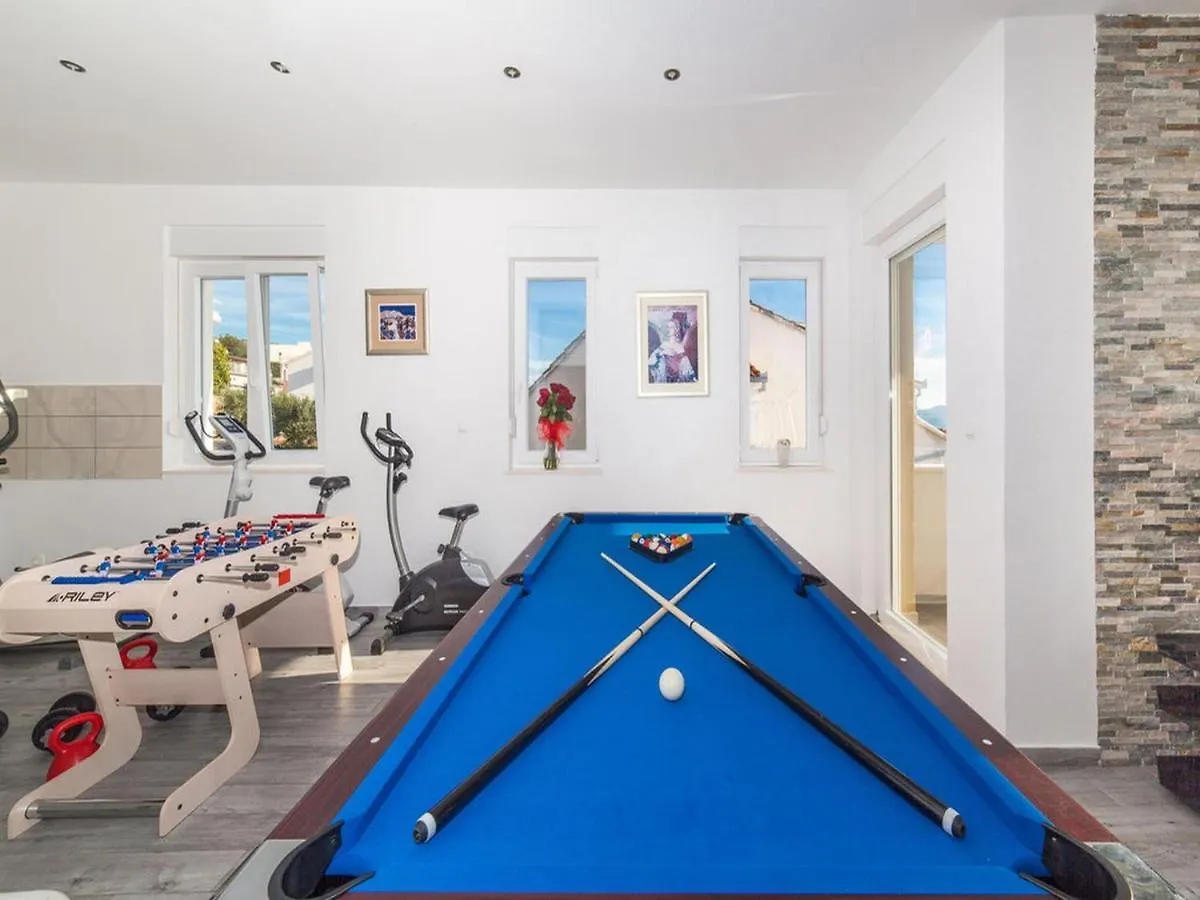 Apartment Holiday Home Blue Dreams Okrug Gornji