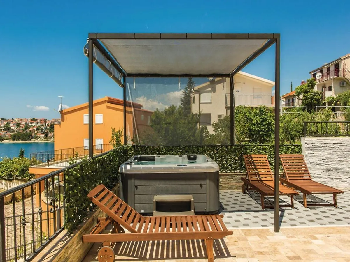 Holiday Home Blue Dreams Okrug Gornji Apartment