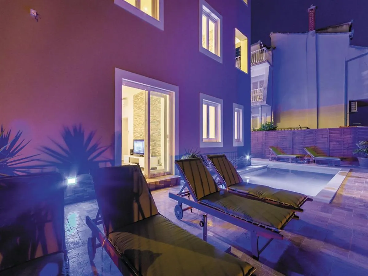 Apartment Holiday Home Blue Dreams Okrug Gornji