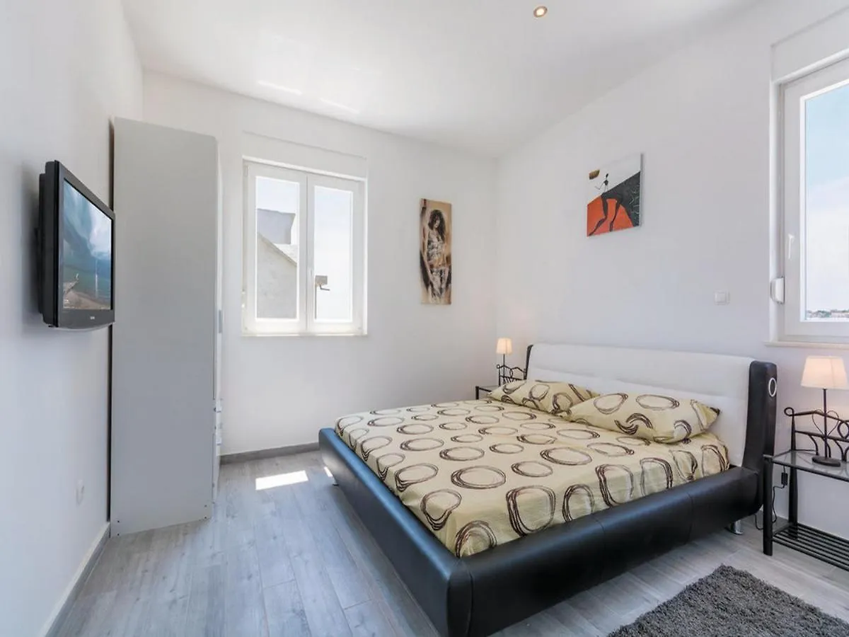 Apartment Holiday Home Blue Dreams Okrug Gornji