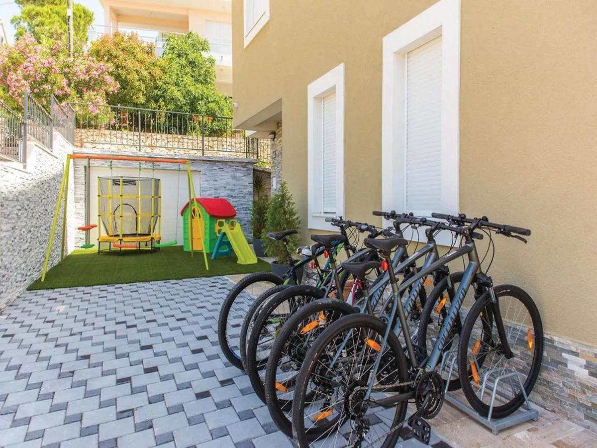 Apartment Holiday Home Blue Dreams Okrug Gornji Croatia